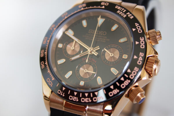 Seiko Rose Gold Daytona Watch with Rubber Strap - Image 2