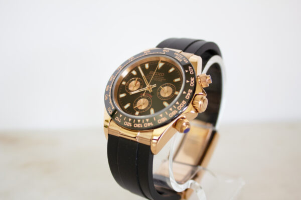 Seiko Rose Gold Daytona Watch with Rubber Strap - Image 4