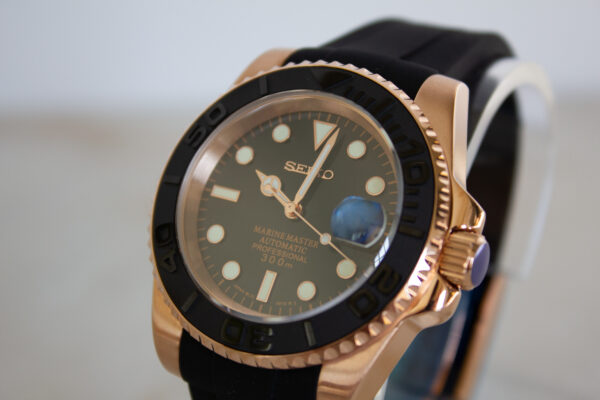 Custom Rose Gold Seiko Yachtmaster with Rubber Strap NH35 Movement - Image 4